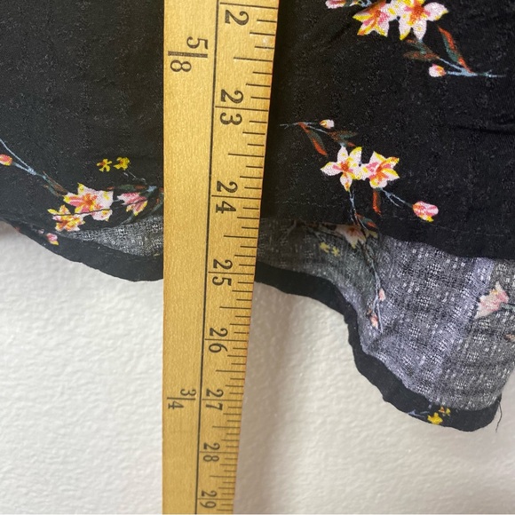 Buffalo David Bitton Blouse Womens Size Medium M Floral Flutter Sleeve - Picture 3 of 8